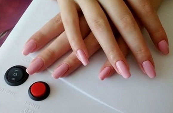 Obtenez un soin manucure de la même qualité qu\u0027en salon dans le confort de votre propre maison avec ce kit de manucure pour débutant Gel Polish!